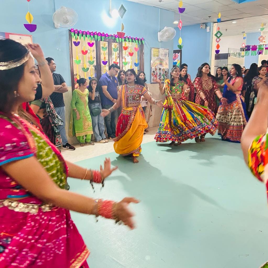 Mothers light up the Dandiya floor